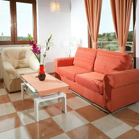 Sveto Apartment *